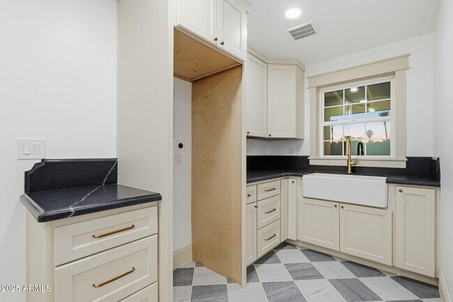 Building Photo - 2315 N 42nd St