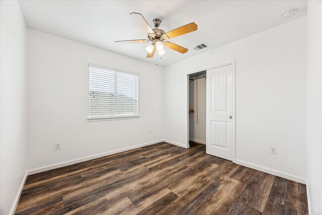 Building Photo - 4 bd/2.5 ba in Pflugerville ready for move in!