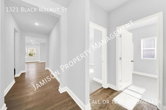 Building Photo - 1321 Black Walnut St