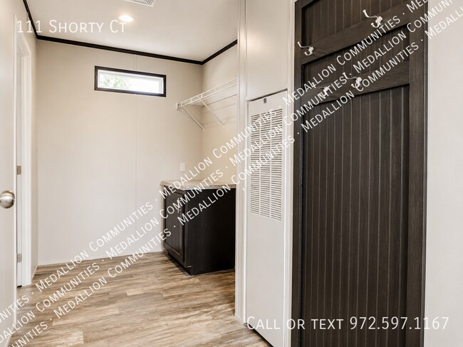Building Photo - 111 Shorty Ct