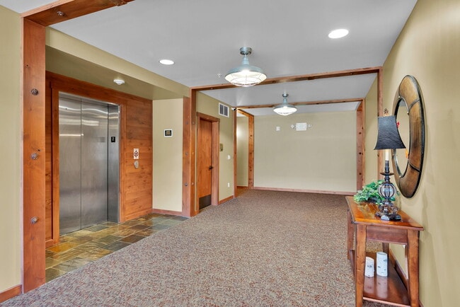 Building Photo - 834 Mc Kinley Ave W