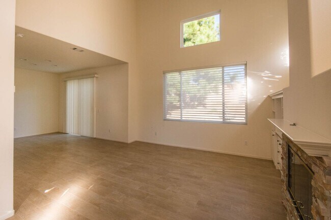 Building Photo - Beautiful 3 Bedroom Home in Rancho Carrillo!