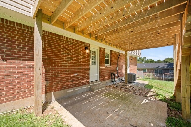 Building Photo - 9212 Foxtail Ct