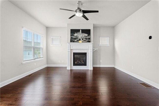 Building Photo - 156 Adams Cir