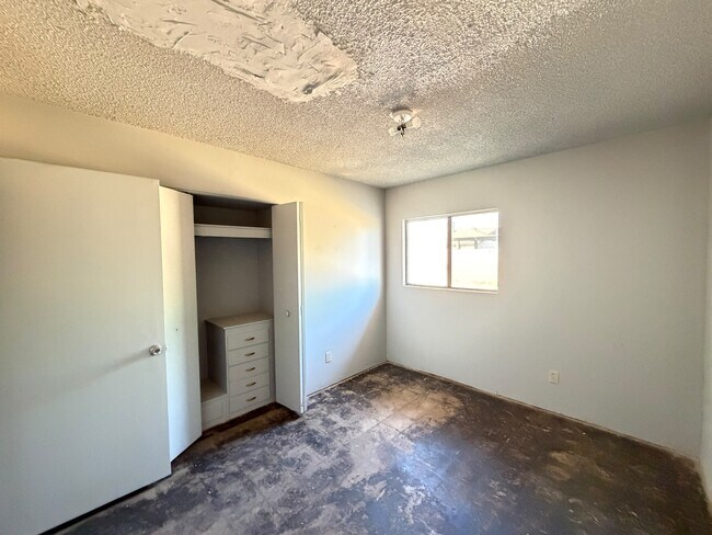 Building Photo - 6001 N 62nd Dr