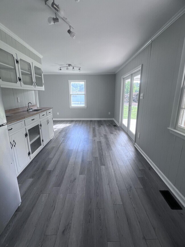 Building Photo - 2548 Park Rd Ext