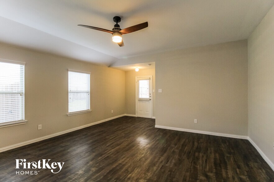 Building Photo - 1102 Ruby Ct