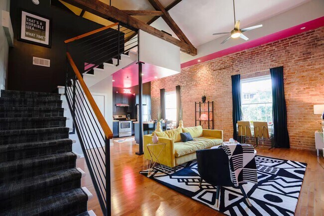 Building Photo - 709 Jackson Ave