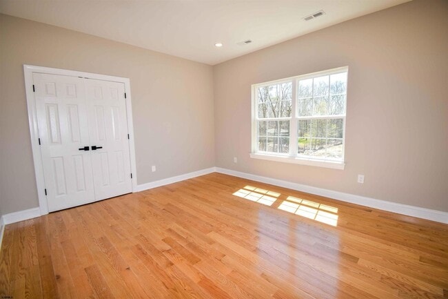 Building Photo - 438A Redwood Ave