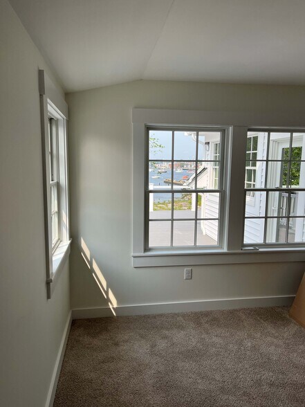 Building Photo - 169 E Main St