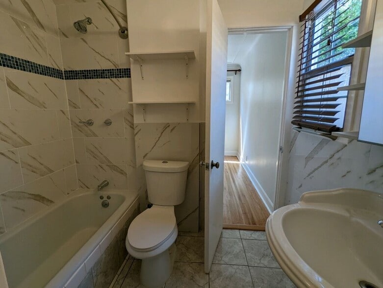 Building Photo - 6619 Willoughby Ave