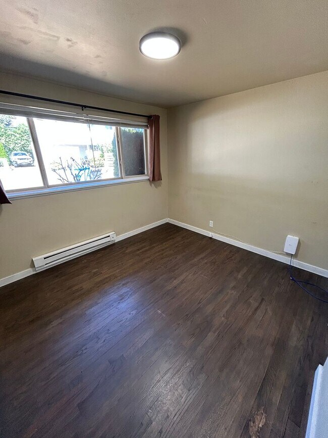 Building Photo - Girgis Duplex
