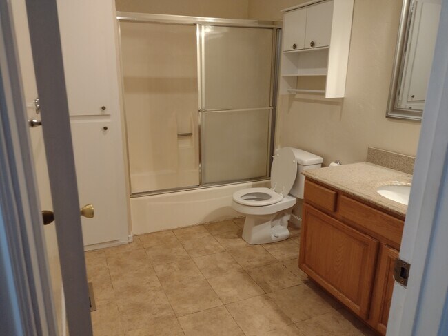 spacious bath - 5450 Concord Blvd