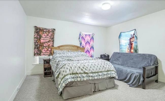 Building Photo - Charming 3 Bedroom with Open Living Area & Shared Porch!