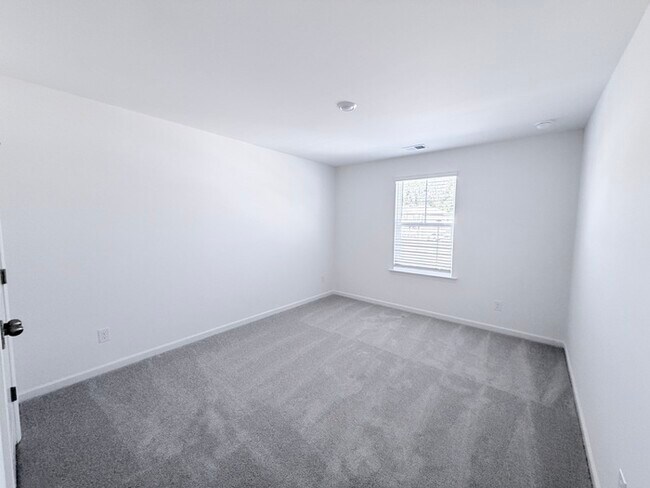 Building Photo - 522 Red Dragon Dr