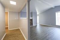 Building Photo - 2 Bed | 2 Bath in Central Tulsa!