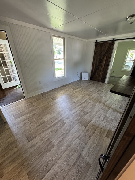 Building Photo - 10 Maryland Ave