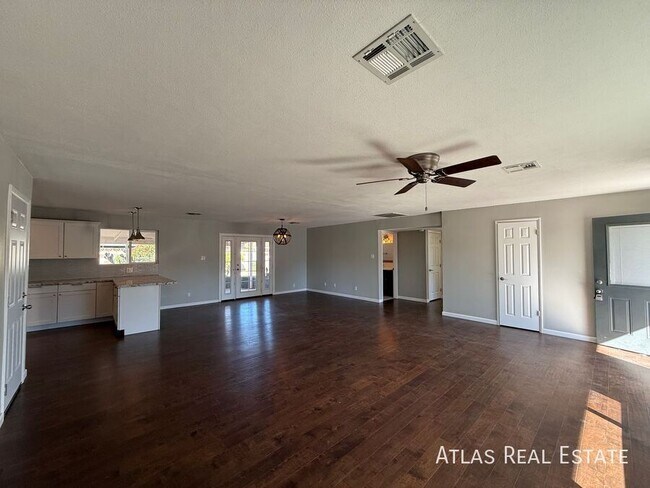 Building Photo - 6820 E Pinchot Ave