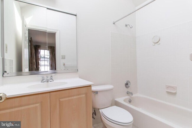 Building Photo - 17 Landon Way