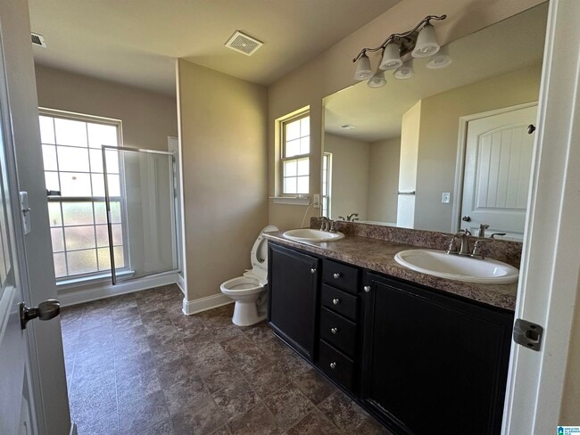 Building Photo - 480 River Crest Dr N