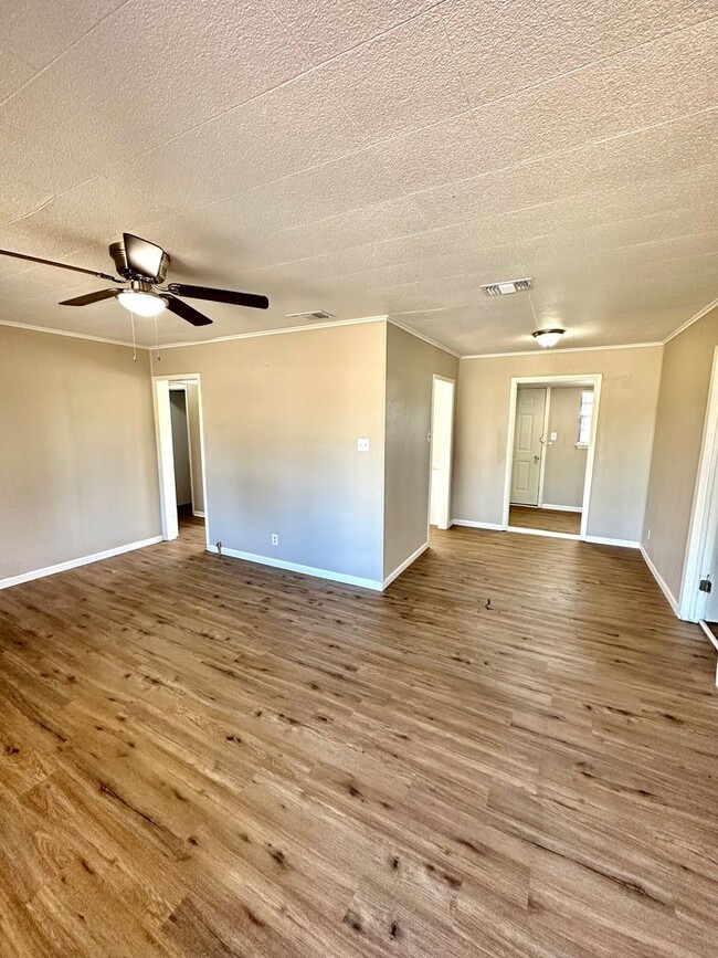 Building Photo - 3 Bedroom Home Near Bradford Elementary!!