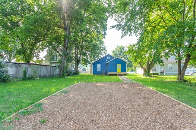 Building Photo - Beautiful & Updated Ridgedale Home!