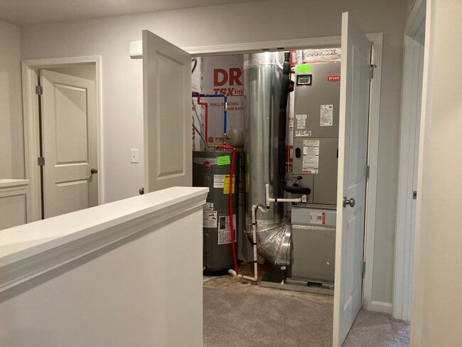 Building Photo - ** Apply TODAY ** Possibly Have Keys in Hand TOMORROW **