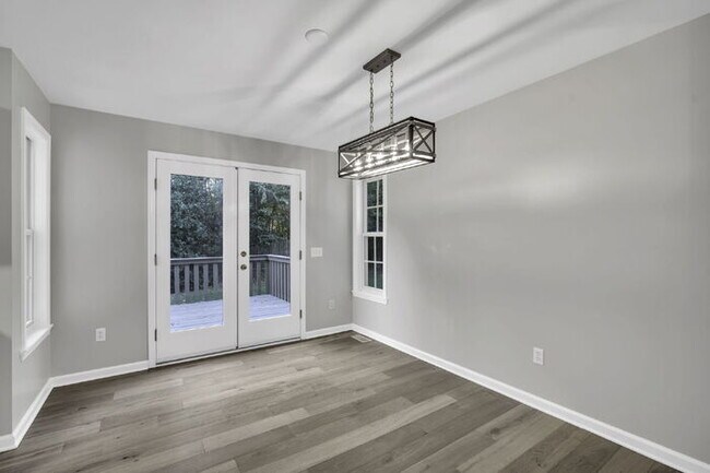 Building Photo - Charming 3BR/3BA Home with Lawn Care Included - Prime Simpsonville Location!