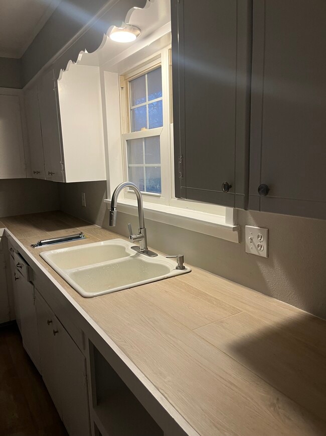 Building Photo - 118 Debra Ln