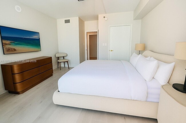 Building Photo - 500 Brickell Ave