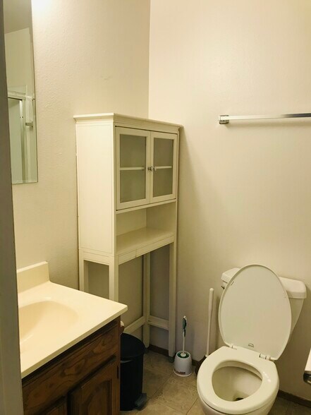 Building Photo - 1015 E Jefferson St