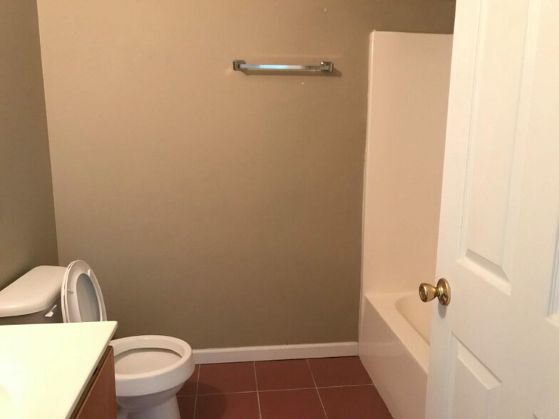 Building Photo - 108 Creekside Dr