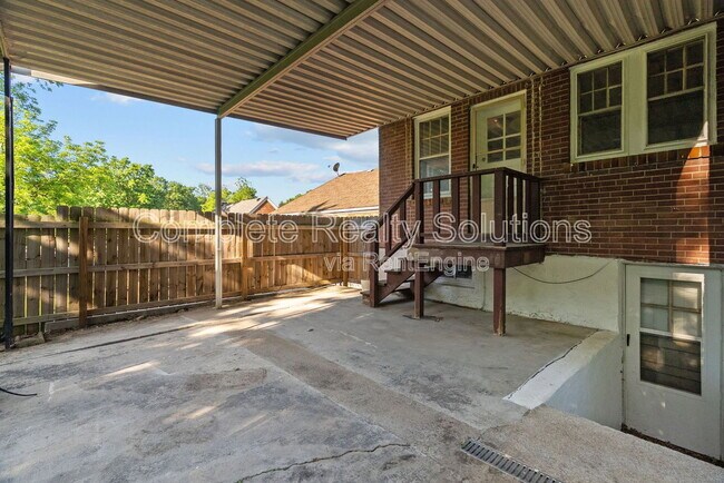 Building Photo - 8028 Wynwood Dr