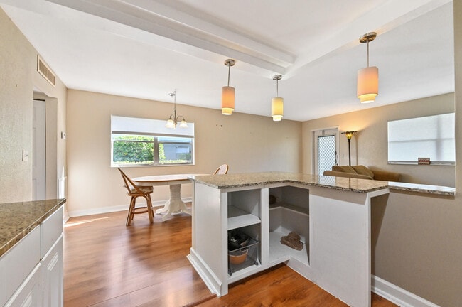 Building Photo - 538 Monaco Way