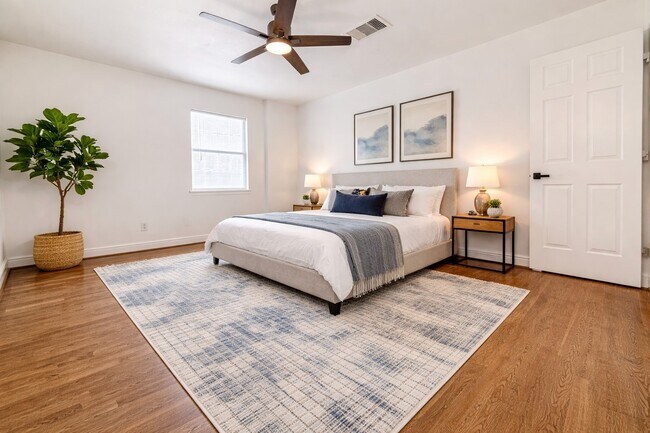 Building Photo - 2126 Banks St