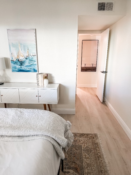 Building Photo - 3640 41st Ln S