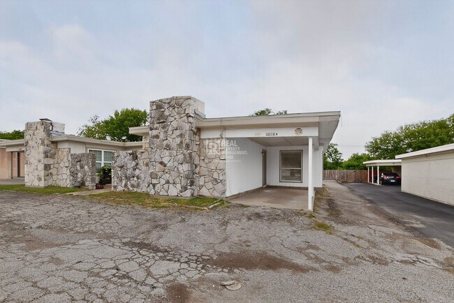 Building Photo - 6808 Trail Lake Dr