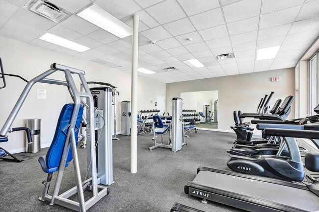 Building Photo - 132 Lakeshore Dr