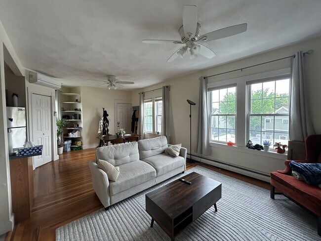 Primary Photo - 340 Putnam Ave