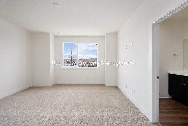 Building Photo - New Townhome in Wheat Ridge!!
