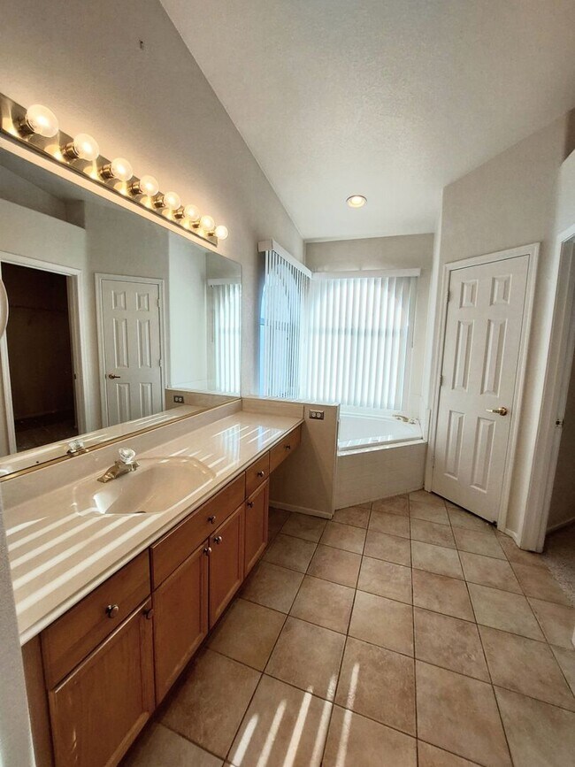 Building Photo - GREEN VALLEY RANCH