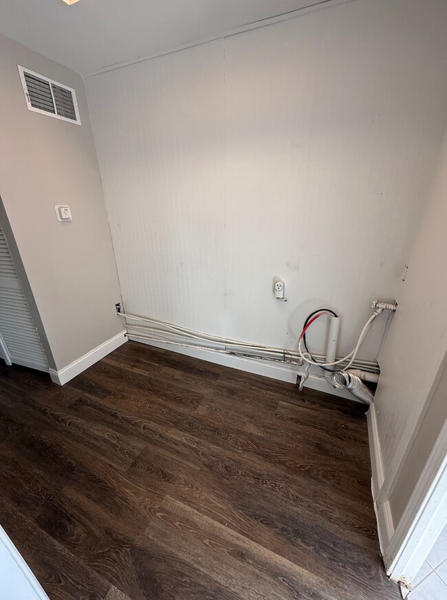 Building Photo - LAND CONTRACT (RENT-TO-OWN)