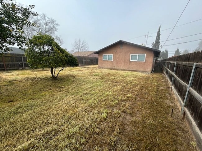 Building Photo - *** MOVE IN SPECIAL - $300.00 OFF FIRST MONTHS RENT***