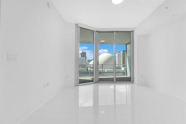 Building Photo - 851 NE 1st Ave