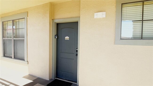 Building Photo - 901 Charo Pkwy