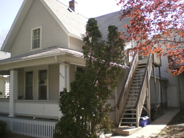 Building Photo - 935 17th St