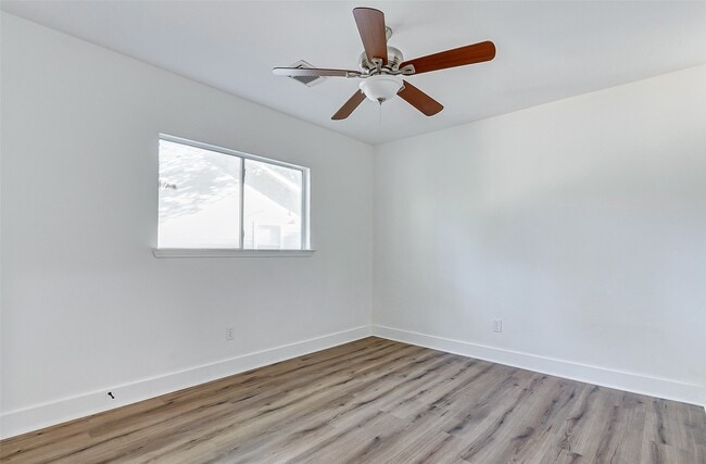 Building Photo - 21892 Silver Oak Ct