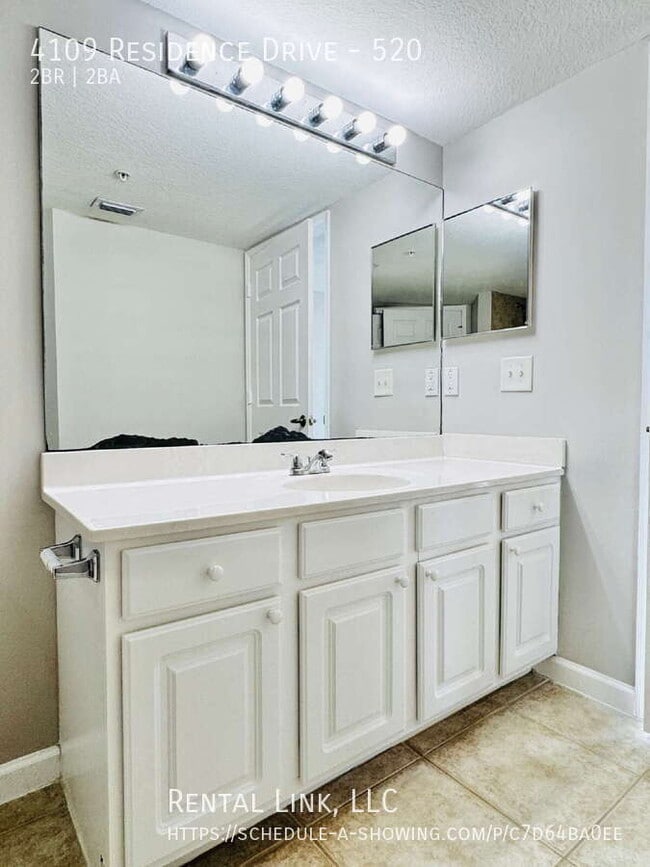 Building Photo - 4109 Residence Drive