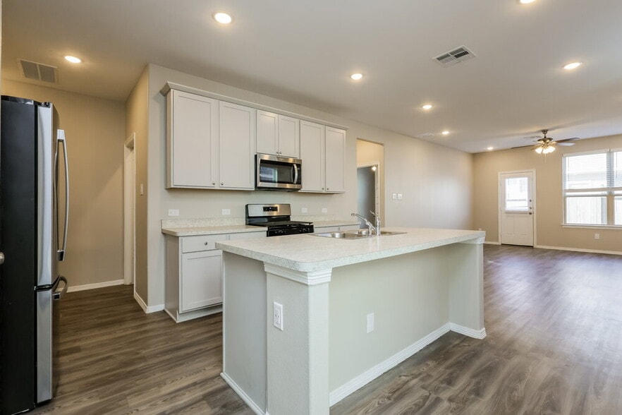 Building Photo - 16731 Rover Ln