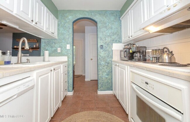 Building Photo - Downtown OS - Golf Cart District (Furnished!)